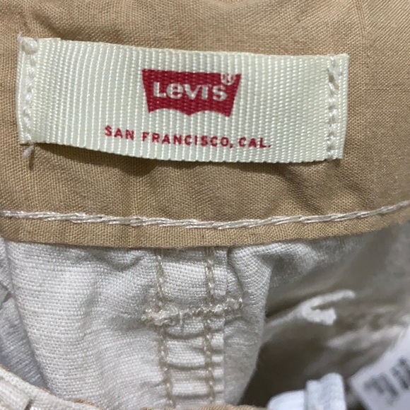 Levi's ❤️ Kid's Beige 100% Cotton Cargo Shorts Size 3-4 Year (PRE-LOVED) - Picture 5 of 8